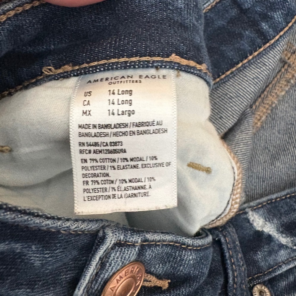 American Eagle Outfitters Womens Tomgirl Jeans Distressed Dark Wash Size 14 Long - Picture 8 of 10